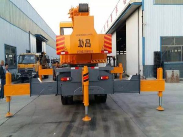 宝徐州市吊车租赁公司_选择吊车出租公司要考虑哪些